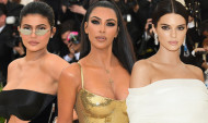 Met Gala 2018. Քիմ Քարդաշյանը և Ջեններ քույրերը՝ կարմիր գորգին (ֆոտո)