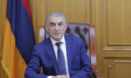 Արա Բաբլոյանը շնորհավորել է վաստակաշատ ակնաբույժ Ալեքսանդր Մալայանին՝ ծննդյան 70-րդ տարեդարձի առթիվ