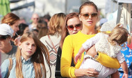 Իրինա Շեյքը քրոջ, դստեր ու զարմիկների հետ գնումներ է կատարել Լոս-­Անջելեսի   շուկայում