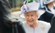 Բրիտանիայի թագուհին Սուրբ ծննդյան ուղերձում իրեն անվանել է «զբաղված տատիկ»