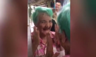 Տատիկը ներկել է մազերը և դարձել է համացանցի աստղ